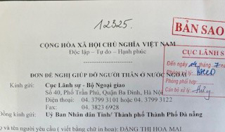 Đơn, thư do gia đình, địa phương gửi Bộ Ngoại giao. Ảnh: Bộ Ngoại giao