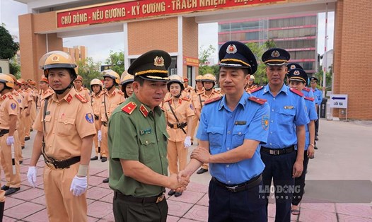 Thiếu tướng Đinh Văn Nơi - Giám đốc Công an tỉnh Quảng Ninh động viên các lực lượng tại Lễ ra quân. Ảnh: Đoàn Hưng