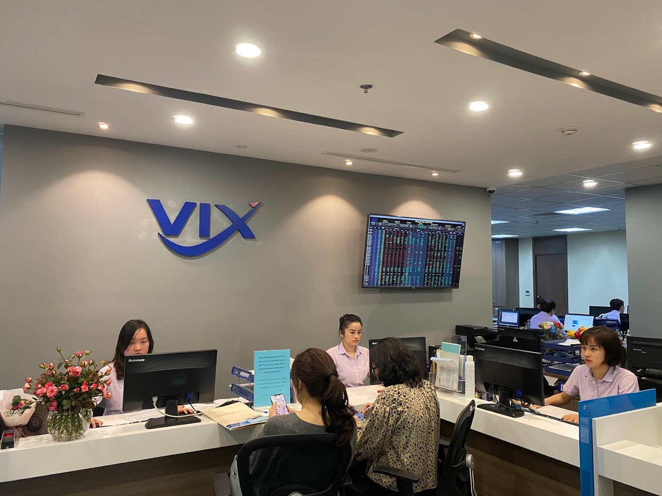 Chứng khoán VIX hoàn thành sớm kế hoạch kinh doanh cả năm. Ảnh: VIX