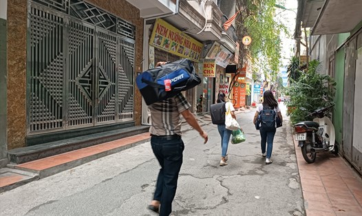 Nhiều phụ huynh, tân sinh viên đang rất "đau đầu" để tìm được căn phòng trọ ưng ý tại TP Hà Nội. Ảnh: Thu Giang 