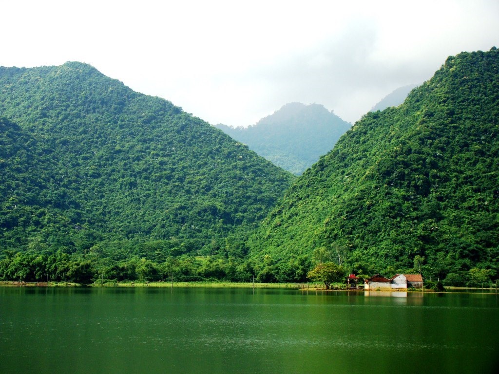 Vườn Quốc gia Cúc Phương, 5 năm liền được Giải thưởng Du lịch Thế giới (World Travel Awards) vinh danh Vườn Quốc gia Cúc Phương là Công viên Quốc gia hàng đầu châu Á. Ảnh: Diệu Anh