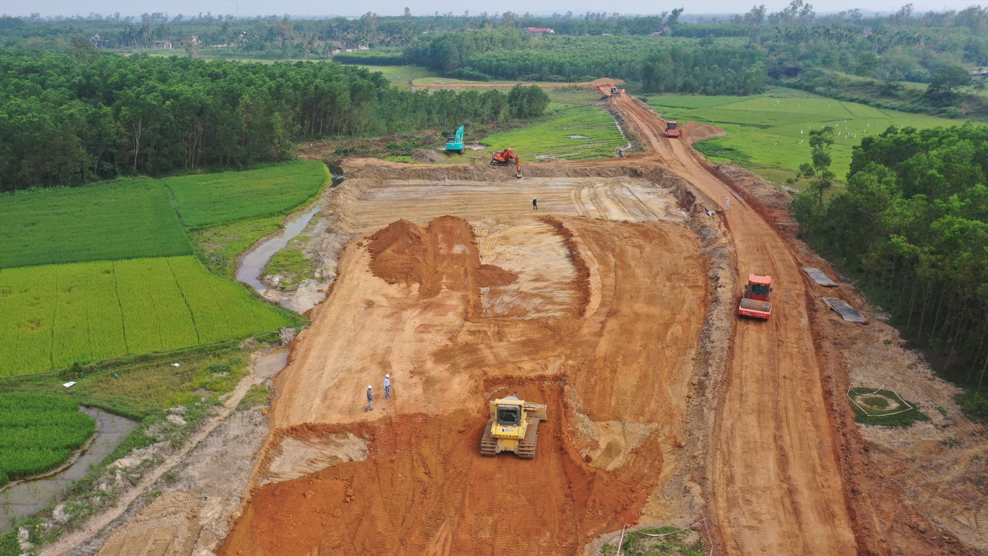 Nhu cầu đất đắp toàn tuyến cao tốc Quảng Ngãi-Hoài Nhơn khoảng 12 triệu m3. Ảnh: Ngọc Viên