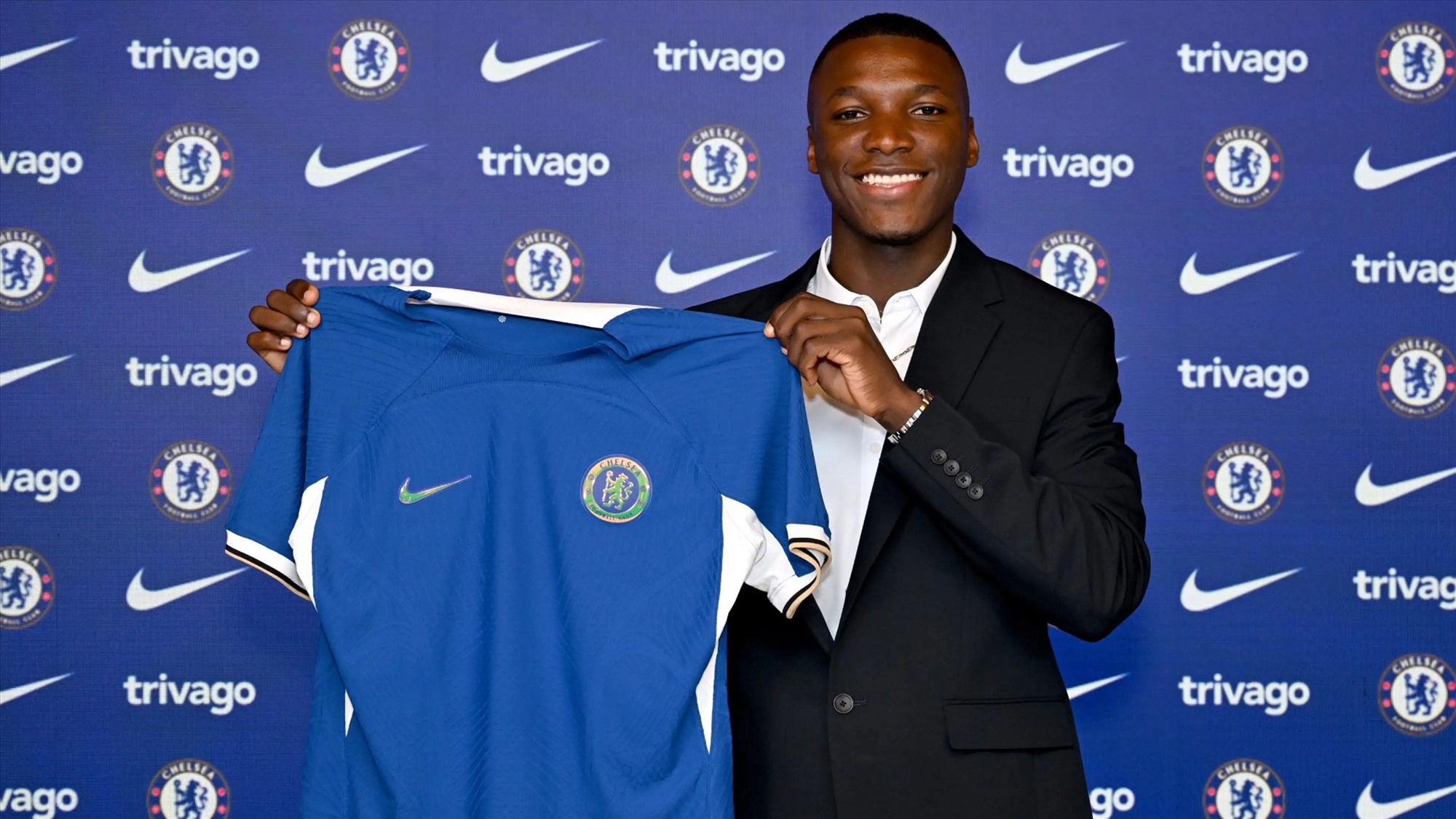 Moises Caicedo trong màu áo mới sau scandal chuyển nhượng gây bão Premier League. Ảnh: Chelsea FC