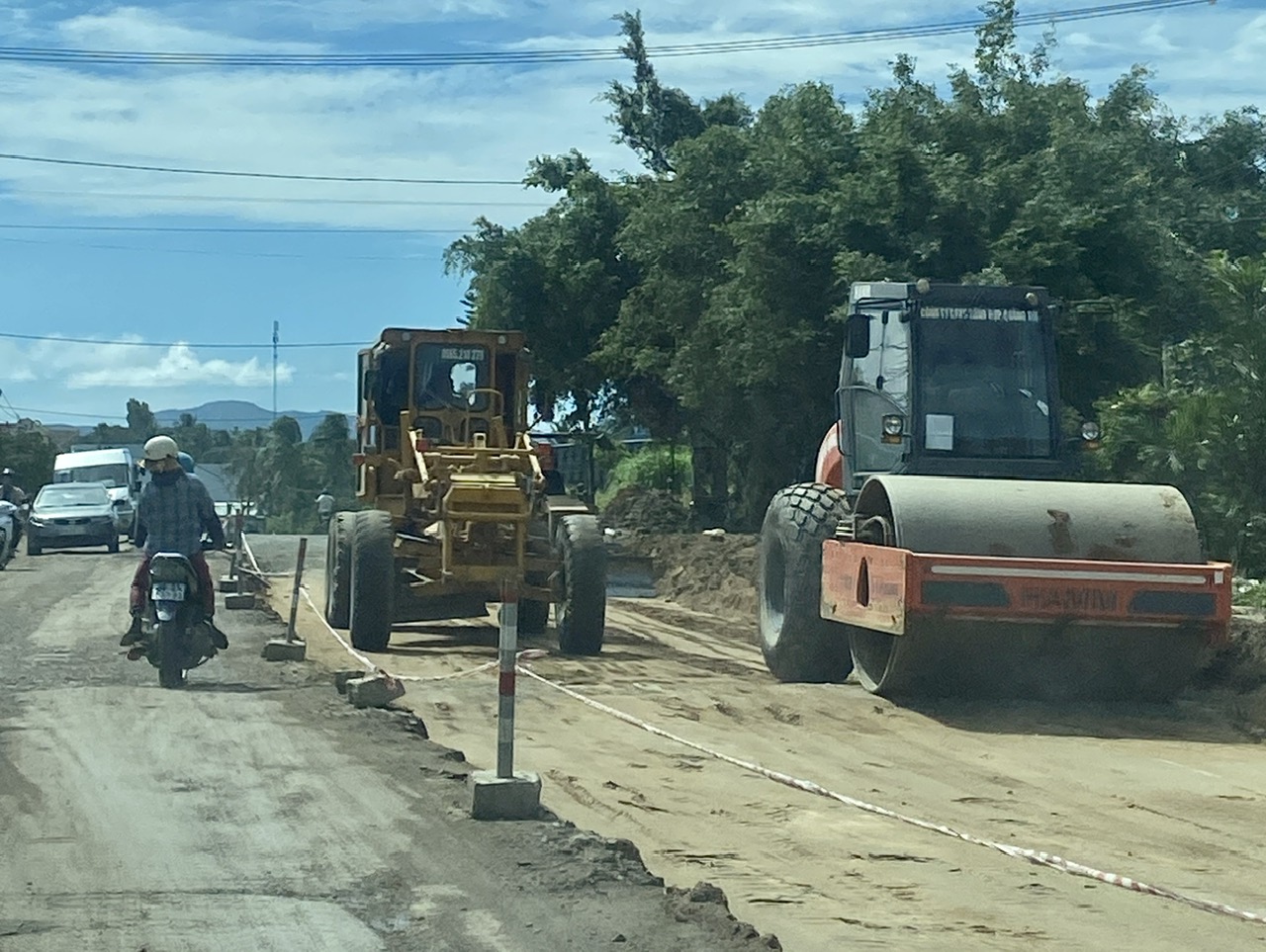 Nhiều dự án thủ tục kéo dài, khó giải phóng mặt bằng khiến việc giải ngân vốn đầu tư công bị chậm. Ảnh: Thanh Tuấn