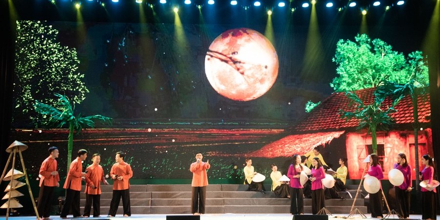 Một tiết mục biểu diễn tại Liên hoan Dân ca ví, giặm Nghệ Tĩnh năm 2023. Ảnh: Hải Đăng