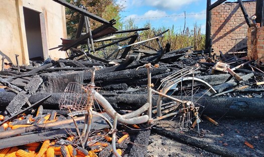 Vụ hỏa hoạn đã thiêu rụi ngôi nhà của người dân ở xã Trúc Sơn. Ảnh: Bảo Trọng