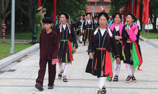 Bà con dân tộc trên địa bàn huyện Sơn Dương tới tham dự "Tết độc lập” gắn với Lễ hội Tân Trào năm 2023. Ảnh: TTXVN
