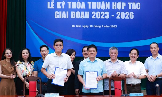 Lãnh đạo Báo Lao Động và Liên đoàn Luật sư Việt Nam ký thỏa thuận hợp tác. Ảnh: Hải Nguyễn 