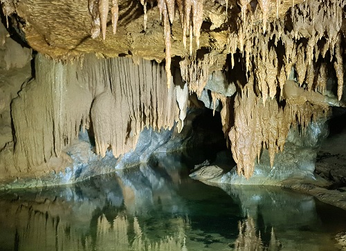 Hang Hoàn Mỹ. Ảnh: VQG Phong Nha - Kẻ Bàng