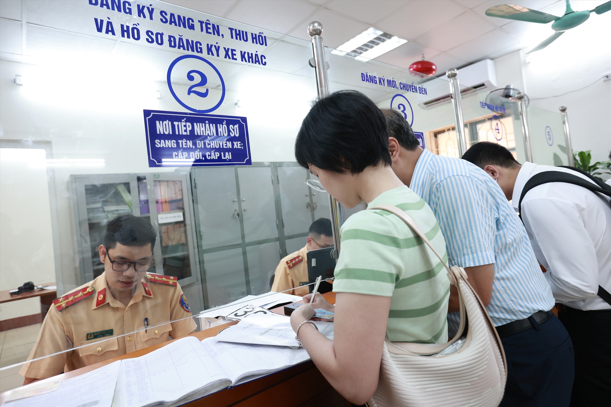 Cần làm gì khi bị chủ xe cũ gây khó trong quá trình định danh biển số