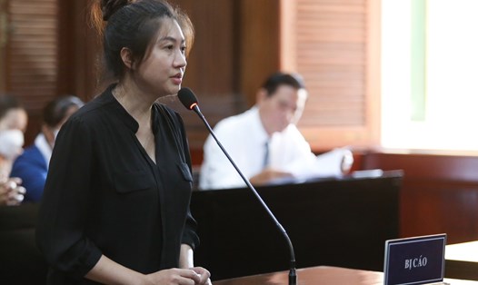 Nguyễn Ngọc Mai Phương (39 tuổi, cựu kế toán trưởng Trường THCS Giồng Ông Tố) bị tuyên 8 năm tù về tội “tham ô tài sản”. Ảnh: Nhật Thịnh