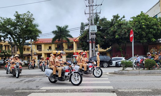Cảnh sát Giao thông tỉnh Điện Biên ra quân đảm bảo an toàn giao thông. Ảnh: Thanh Bình