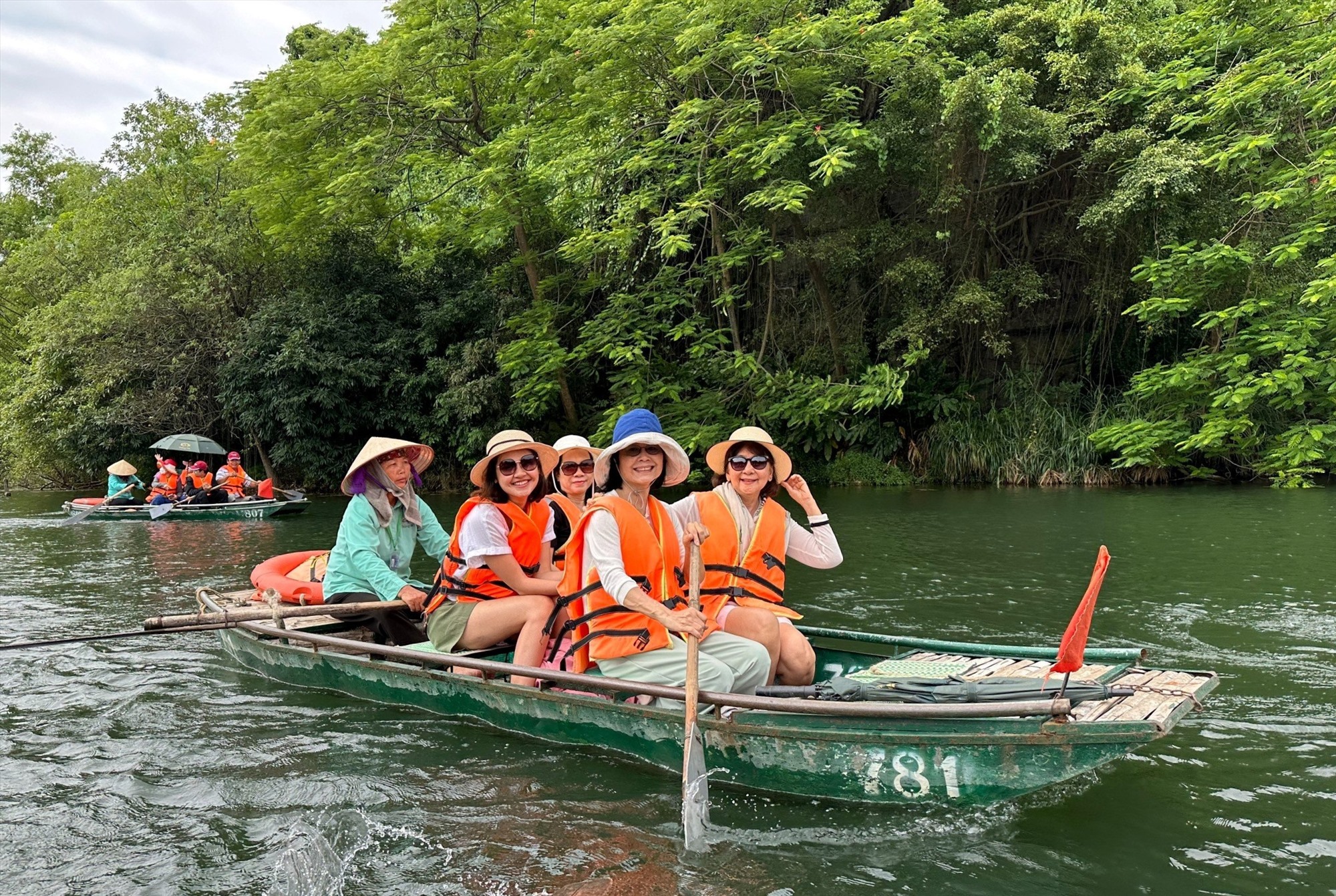 Nhộn nhịp tour du lịch nội địa vào mùa thu