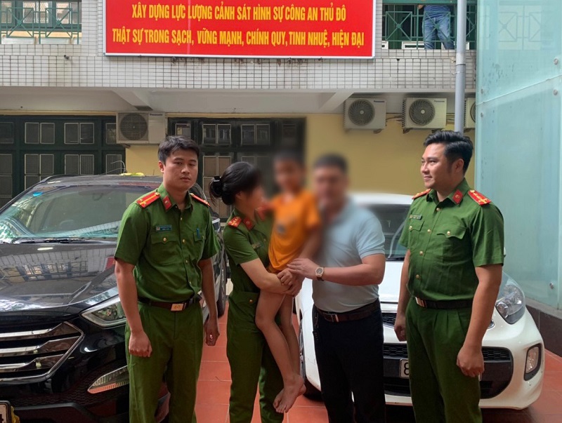 Bé trai 7 tuổi bị Nguyễn Đức Trung bắt cóc được Công an giải cứu. Ảnh: CAHN