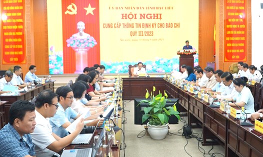 Chủ tịch UBND tỉnh Bạc Liêu Phạm Văn Thiều chủ trì họp báo cung cấp thông tin cho báo chí quý 3.2023. Ảnh: Nhật Hồ