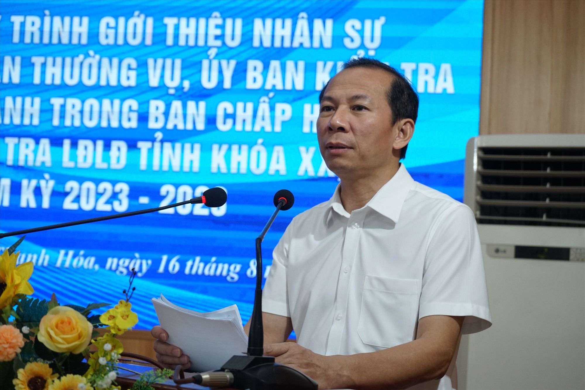 Ông Võ Mạnh Sơn - Chủ tịch LĐLĐ tỉnh Thanh Hóa phát biểu tại hội nghị. Ảnh: Quách Du