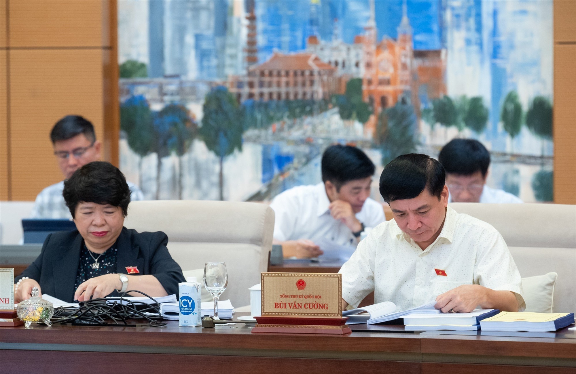 Các Ủy viên Ủy ban Thường vụ Quốc hội tham dự phiên họp. Ảnh: Phạm Thắng/QH  