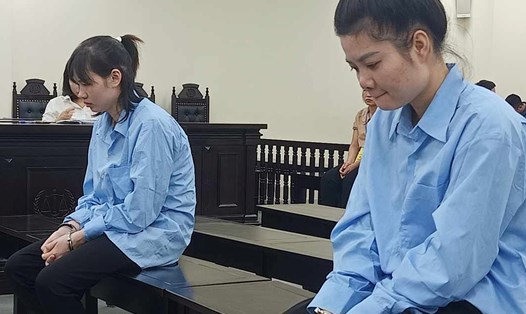 Hai bị cáo bạo hành bé 17 tháng tuổi tử vong, bị đưa ra xét xử hôm nay (17.8). Ảnh: Quang Việt