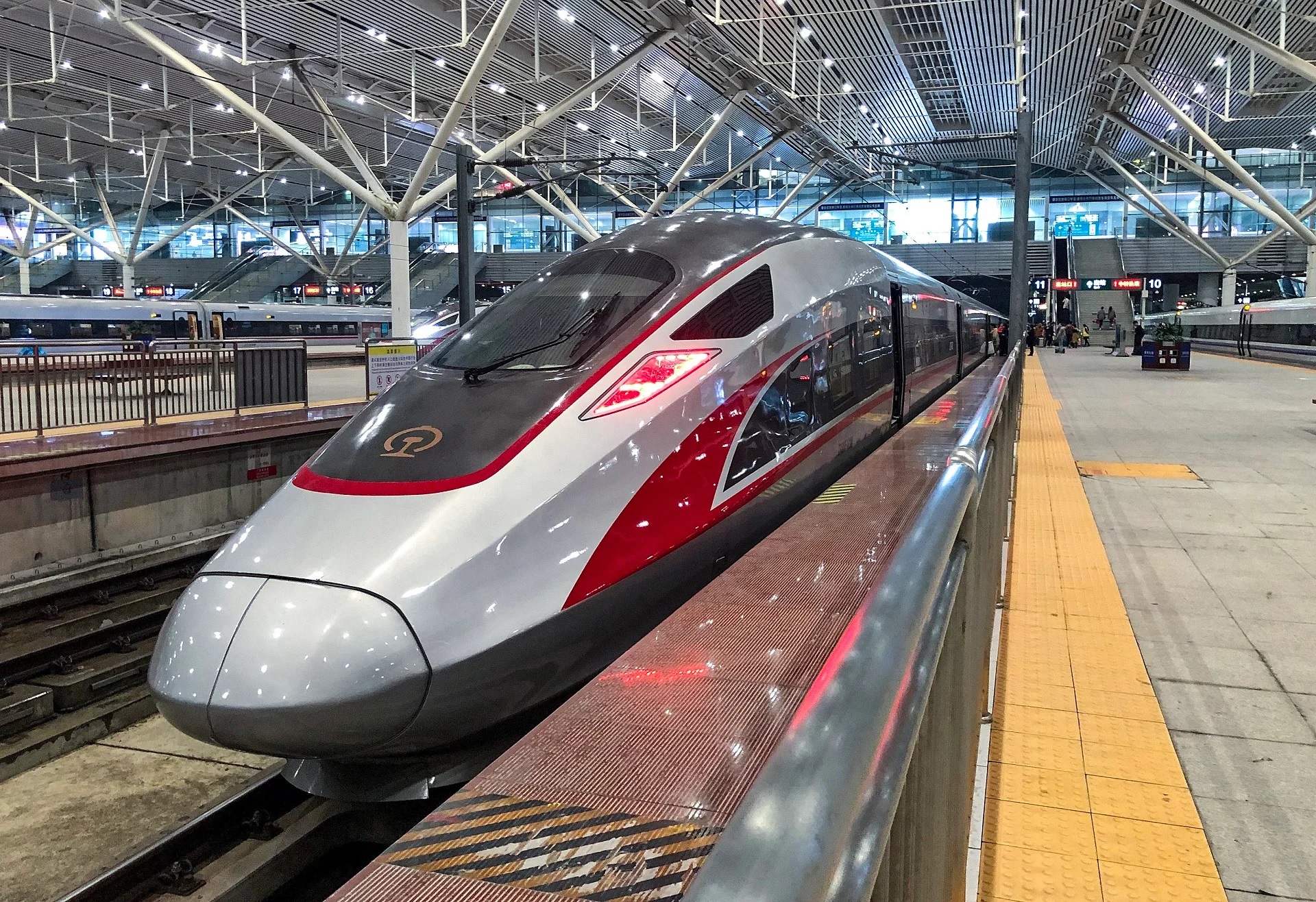 Tuyến đường sắt cao tốc đầu tiên tại Đông Nam Á dự kiến sẽ hoạt động chính thức vào tháng 10. Ảnh: KCIC