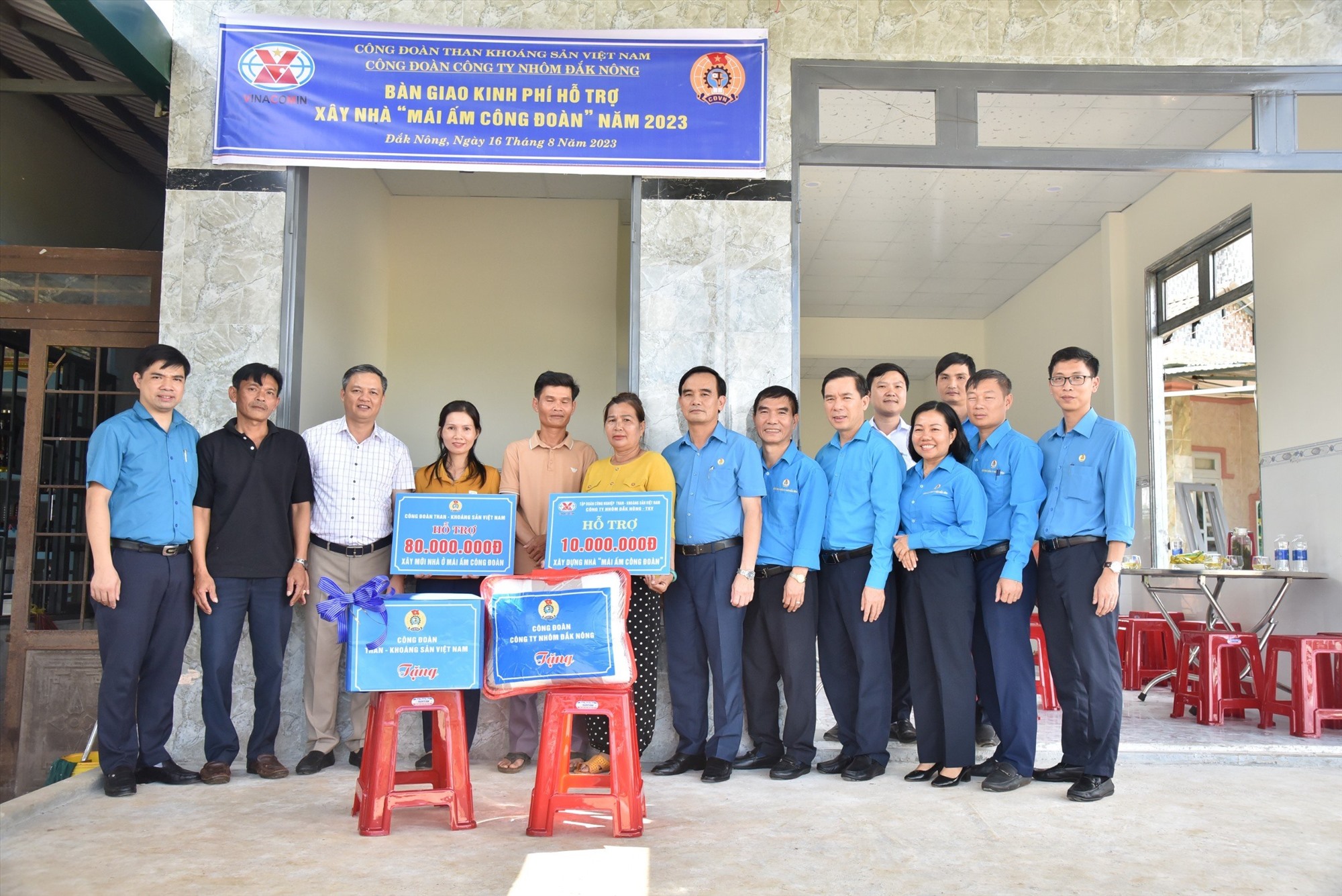 Công ty Nhôm Đắk Nông thường xuyên quan tâm, chăm lo đời sống, cải thiện thu nhập cho người lao động. Ảnh: Phong Điền