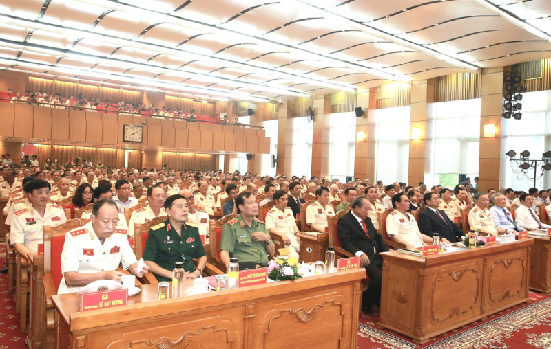 Thủ tướng Phạm Minh Chính và các đại biểu dự Đại hội thành lập Hội Cựu CAND Việt Nam.  