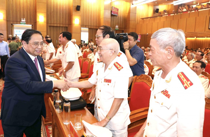 Thủ tướng Phạm Minh Chính chúc mừng các đại biểu cựu Công an về dự Đại hội.