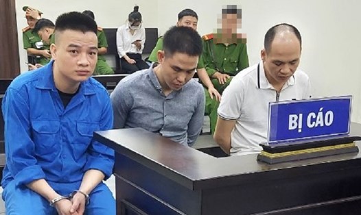 Nhóm bị cáo bắt giữ, tra tấn người đàn ông quốc tịch Trung Quốc. Ảnh: Quang Việt