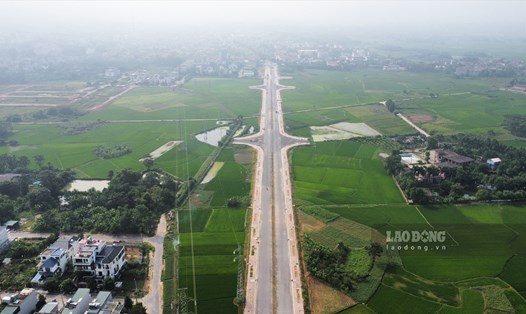 Tuyến đường trục phát triển đô thị quy quy mô, hiện đại và đầu tư lớn nhất tỉnh Tuyên Quang. Ảnh: Nguyễn Tùng.