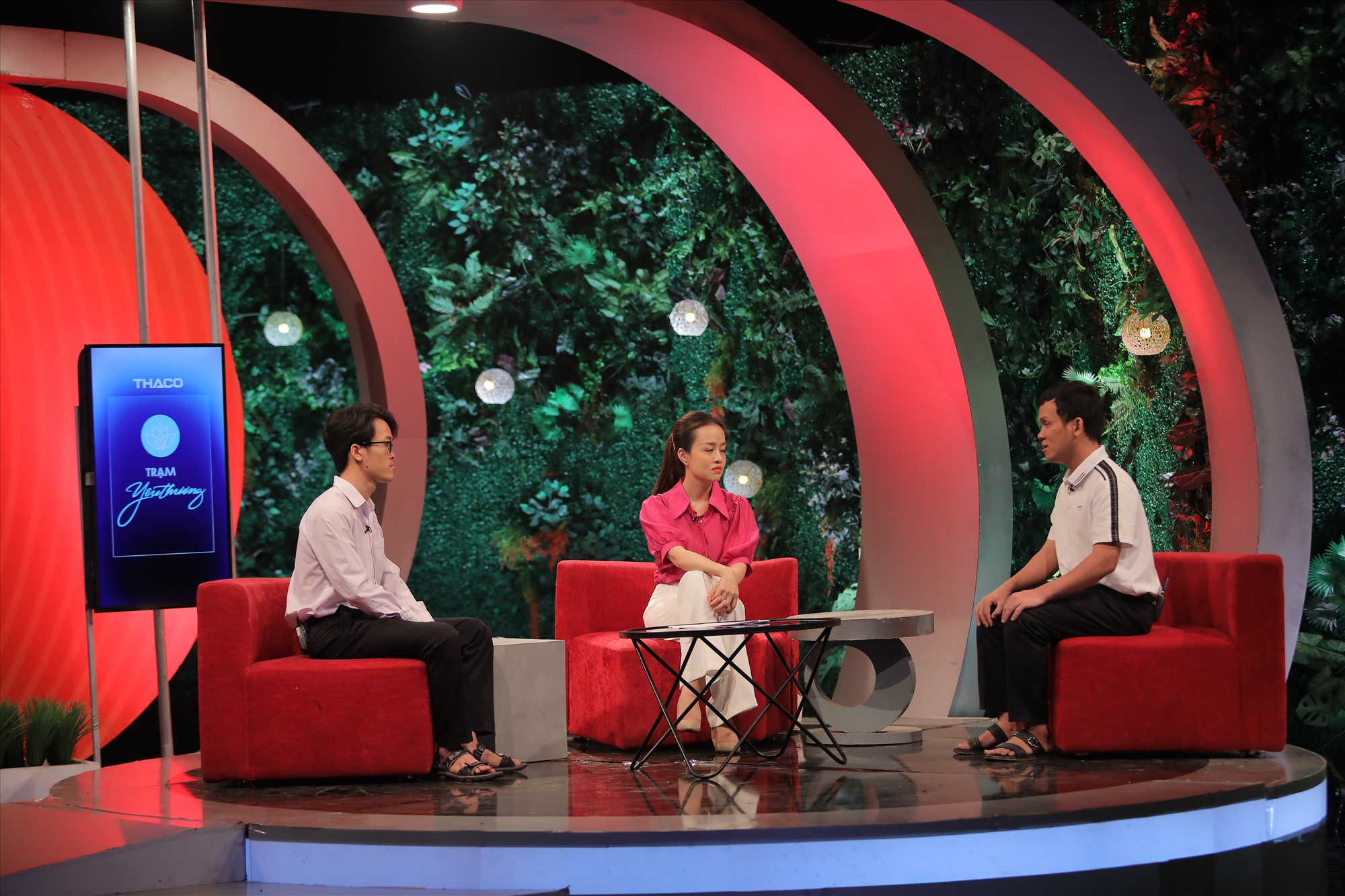 Câu chuyện vượt qua khó khăn của 2 anh em Thơm và Thảo khiến khán giả xem chương trình không khỏi xúc động. Ảnh: VTV