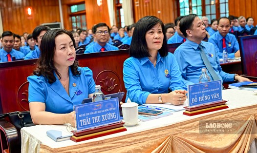 Phó Chủ tịch Tổng LĐLĐ Việt Nam Thái Thu Xương dự và chỉ đạo Đại hội. Ảnh: Đạt Phan