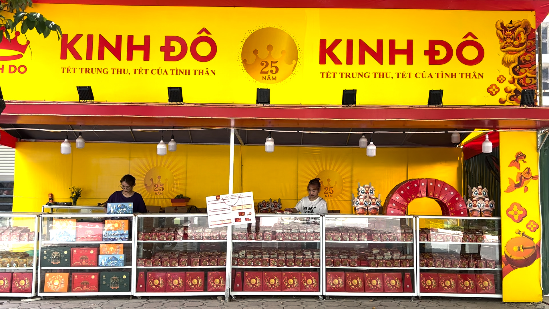 Xu hướng mua online tăng khiến cho bánh Trung thu tại quầy trở nên ảm đạm