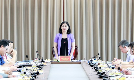 Phó Bí Thường trực Thành ủy Hà Nội Nguyễn Thị Tuyến chủ trì buổi làm việc ngày 17.8. Ảnh: hanoi.gov.vn