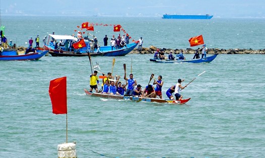 Đà Nẵng tổ chức giải đua thuyền truyền thống trên sông Hàn sau 5 năm. Ảnh: Đức Thảo