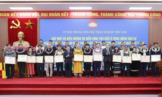 Uỷ ban Trung ương MTTQ Việt Nam tuyên dương 90 điển hình tiêu biểu ở cộng đồng dân cư. Ảnh: MTTQVN 