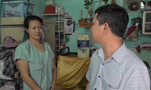 Sự giúp đỡ của anh Bùi Văn Thảo đã giúp chị Phạm Thị Lý vượt qua giai đoạn khó khăn. Ảnh: Phương Ngân