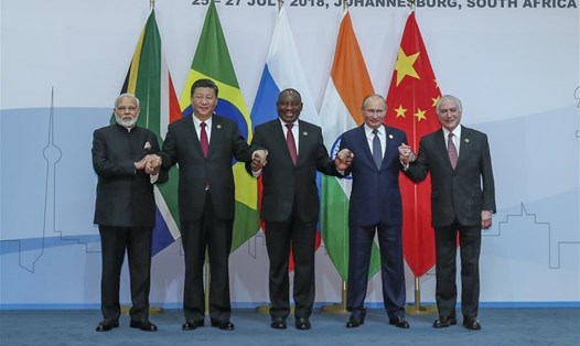 Lãnh đạo các nước thành viên BRICS chụp ảnh chung trong phiên toàn thể của Hội nghị Thượng đỉnh BRICS lần thứ 10 tại Johannesburg, Nam Phi năm 2018. Ảnh: Xinhua