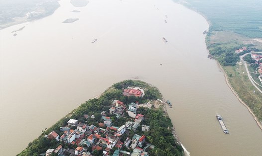 Khu dân cư Bắc Cầu (quận Long Biên, Hà Nội) nằm ở ngã ba sông Hồng và sông Đuống. Ảnh: Hải Nguyễn