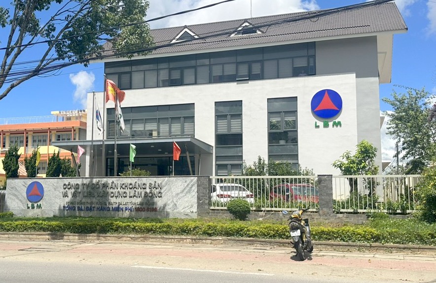 Công ty khoáng sản Lâm Đồng đã có hành vi lấn chiếm đất đai để khai thác khoáng sản, thu lợi bất chính và bị cơ quan chức năng xử phạt vi phạm hành chính. Ảnh: Lê Sơn