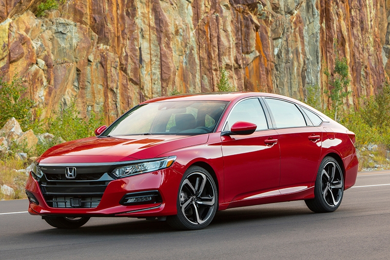 Nhược điểm của Honda Accord là có ít phiên bản lựa chọn, giá bán cao hơn mặt bằng chung. Ảnh: Honda