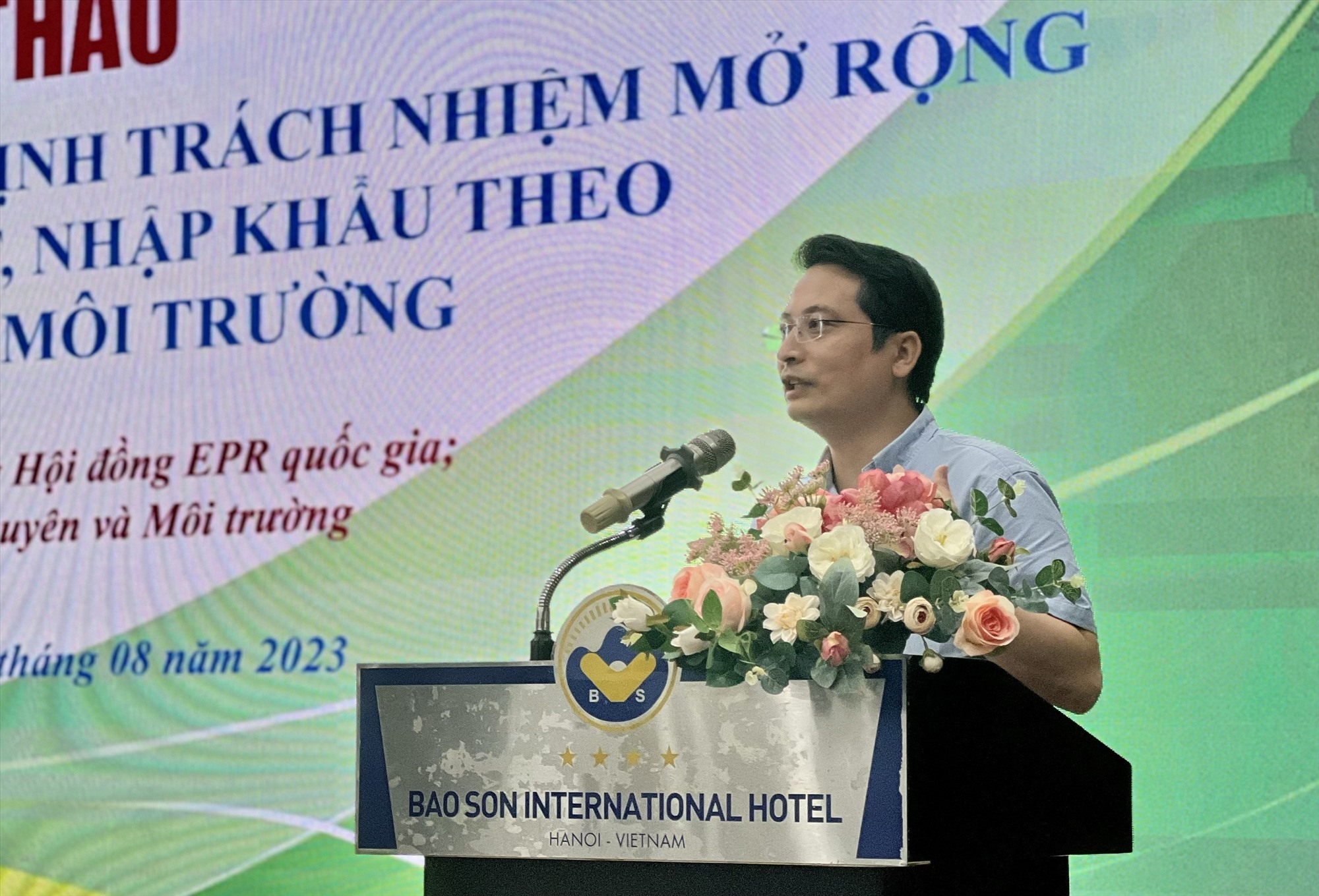 Ông Phan Tuấn Hùng - Vụ trưởng Vụ Pháp chế, Bộ TNMT phát biểu tại Hội thảo. Ảnh Bảo Bình