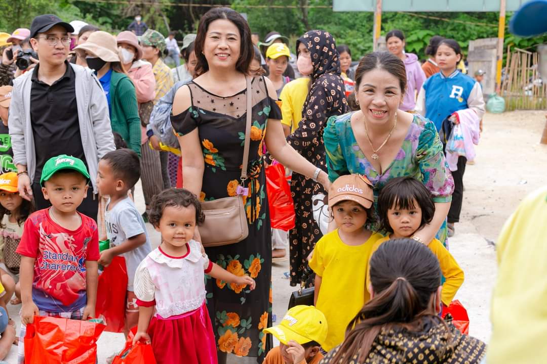 Các em nhỏ vùng biên giới Việt - Lào. Ảnh: Nguyễn Linh