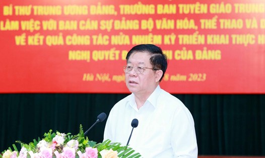  Bí thư Trung ương Đảng, Trưởng Ban Tuyên giáo Trung ương Nguyễn Trọng Nghĩa phát biểu tại buổi làm việc ngày 18.8. Ảnh: Trần Vương
