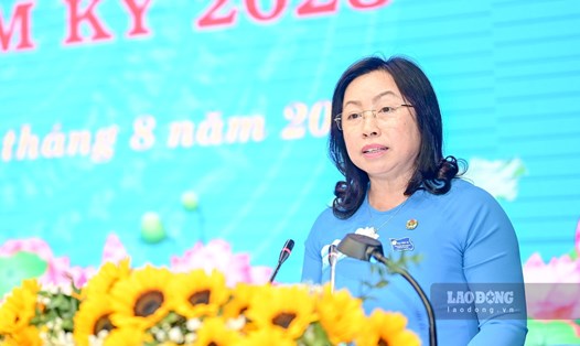 Phó Chủ tịch Tổng LĐLĐVN Thái Thu Xương phát biểu chỉ đạo Đại hội. Ảnh: Đạt Phan