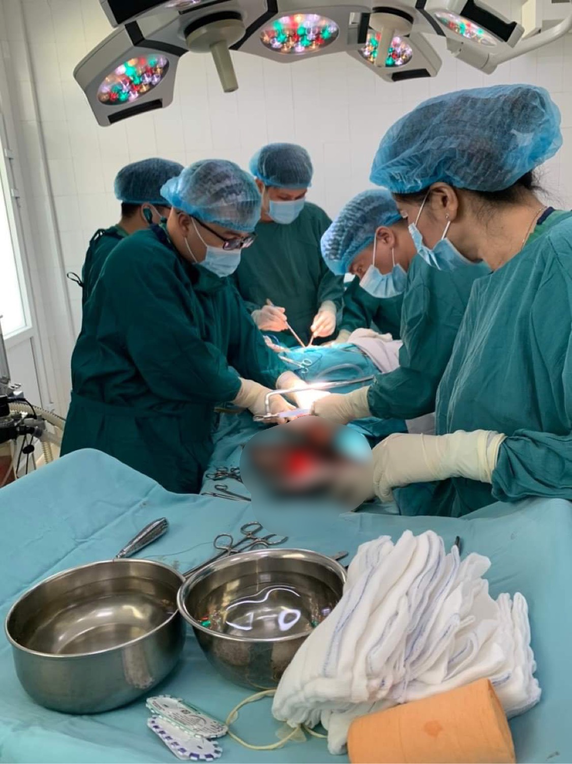 Ngành y tế Quảng Nam đang bị thiếu hụt bác sĩ chuyên khoa. Ảnh Hoàng Bin
