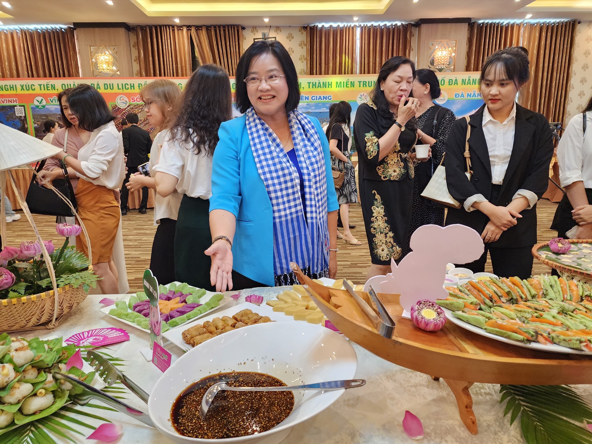 Ẩm thực từ sen được trình bày bắt mắt. Ảnh: Thùy Trang