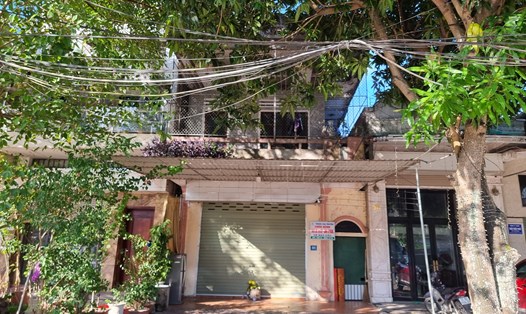 Căn nhà 40 Nguyễn Du - TP Vinh (Nghệ An) hiện cửa đóng then cài. Ảnh: Quang Đại
