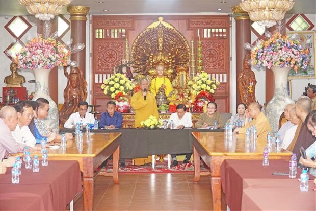 Thượng tọa Thích Minh Quang, Trụ trì Chùa Phật tích Thủ đô Vientiane phát biểu. Ảnh: TTXVN