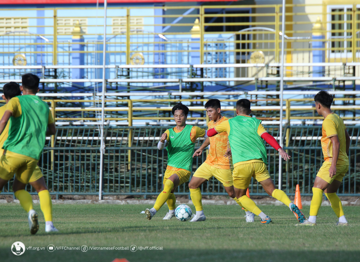 Theo chia sẻ trước đó của tiền vệ Đinh Xuân Tiến, ban huấn luyện  U23 Việt Nam đã có những phân tích chiến thuật về 2 đối thủ của bảng đấu và yêu cầu toàn đội thi đấu đúng theo chiến thuật đã đề ra.