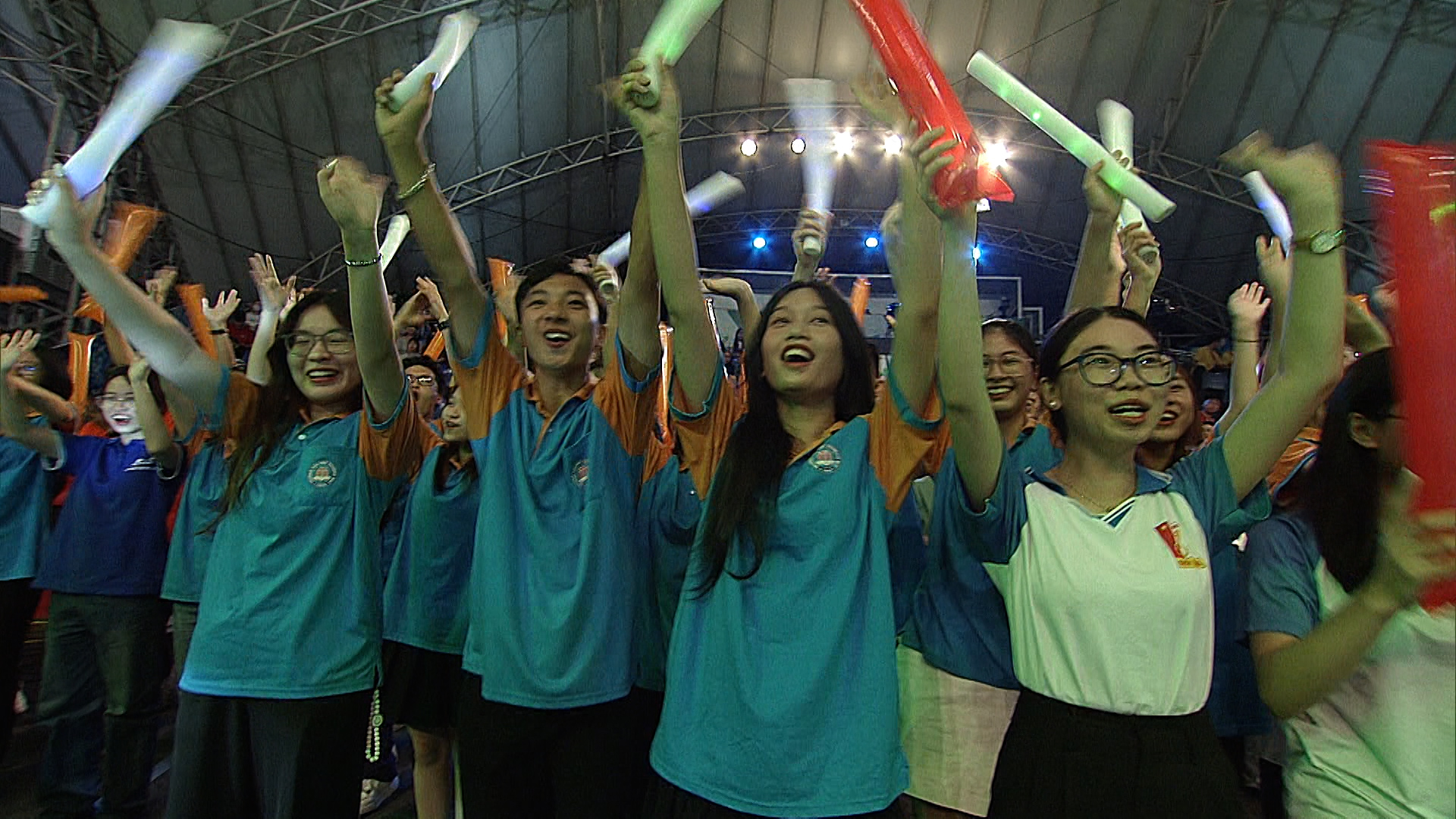  Sinh viên Thương mại Hà Nội và Bách khoa Hà Nội cổ vũ các đội chơi trong vòng Loại. Ảnh: BTC 