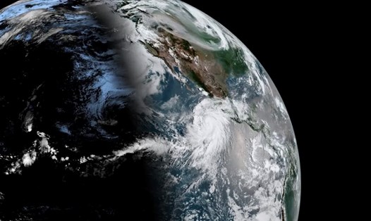 Bão Hilary nhìn từ vệ tinh. Ảnh: NOAA